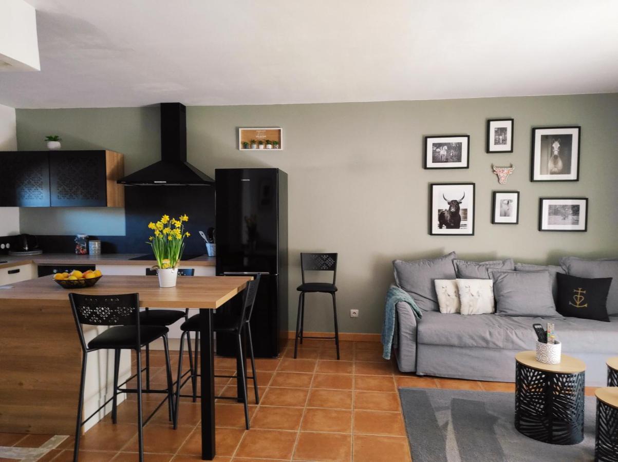 Maison De Vacances Dans Residence Avec Piscine Arles Eksteriør bilde