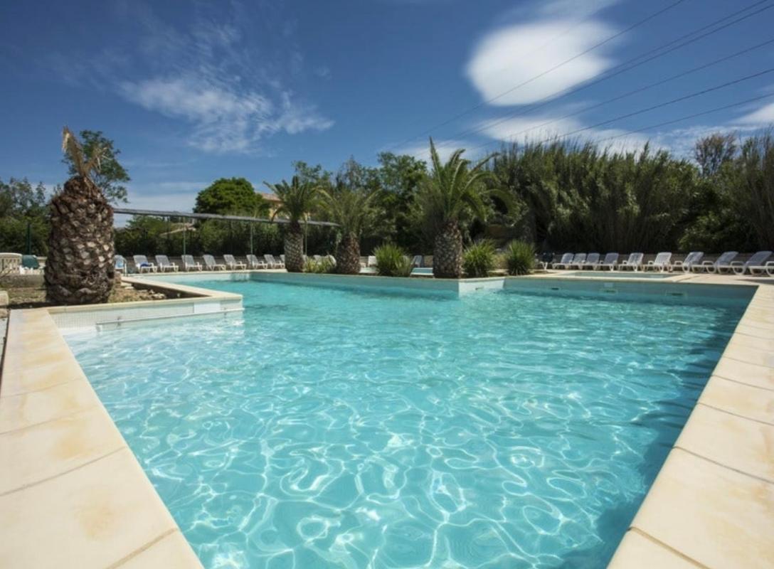 Maison De Vacances Dans Residence Avec Piscine Arles Eksteriør bilde