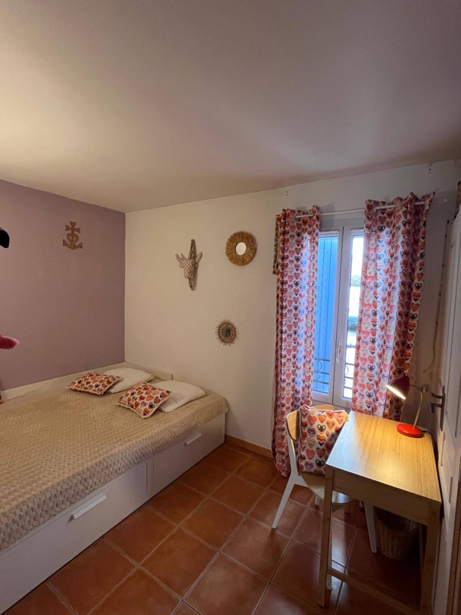 Maison De Vacances Dans Residence Avec Piscine Arles Eksteriør bilde